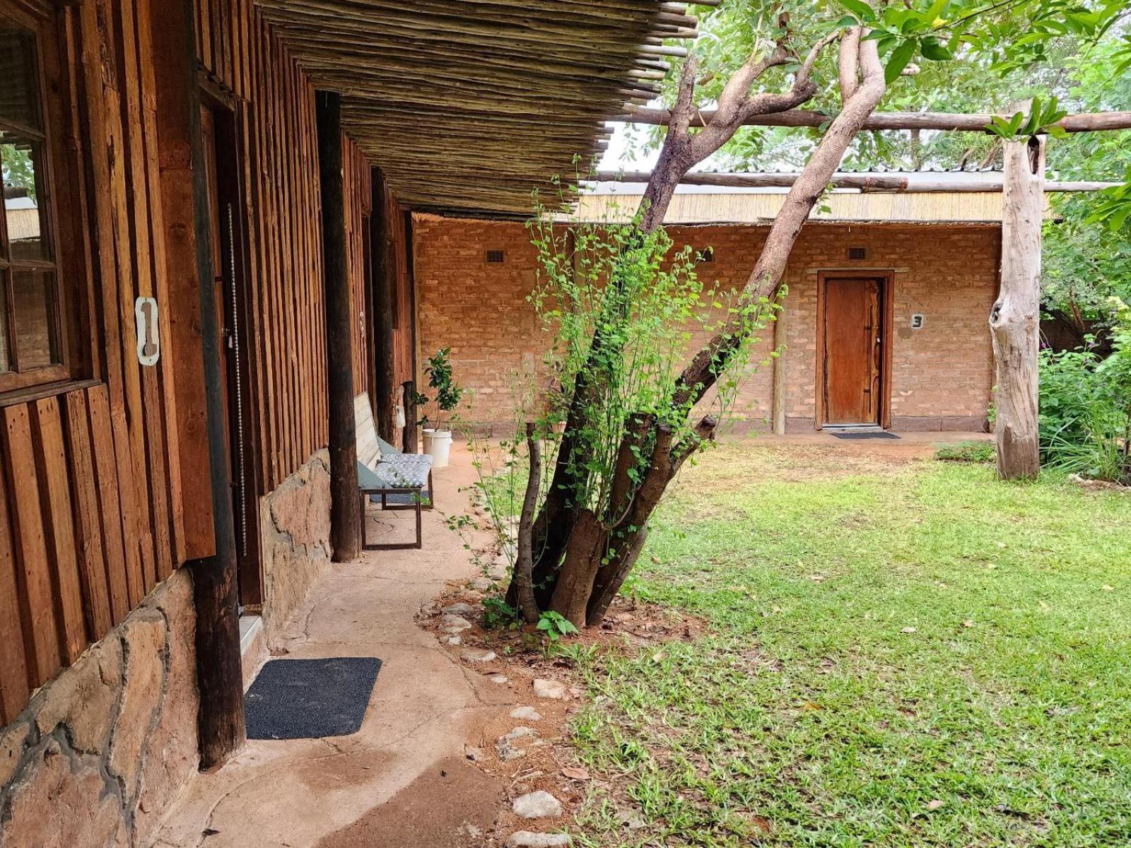 Nxabii Cottages Касане Стая снимка