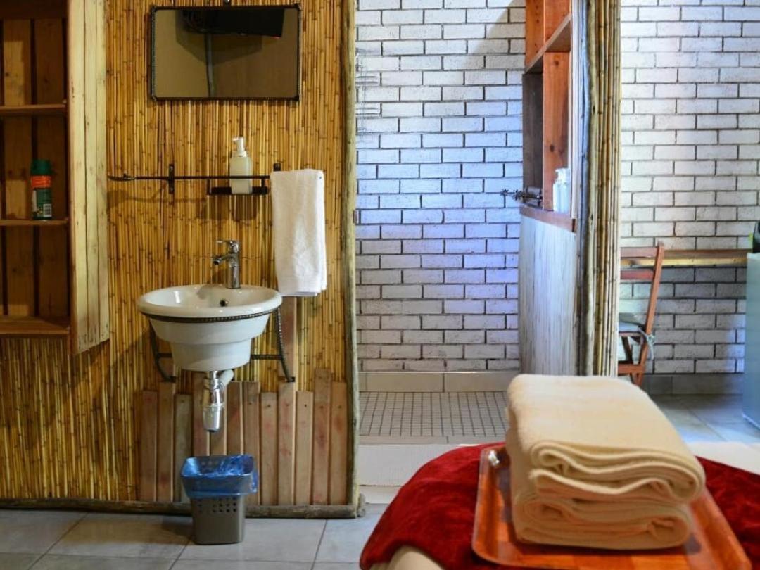 Nxabii Cottages Касане Стая снимка